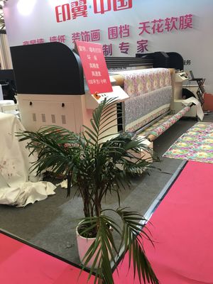 آلة طباعة العلم عالية الدقة ذات الحجم الكبير تلقيم وتغذية تلقائية