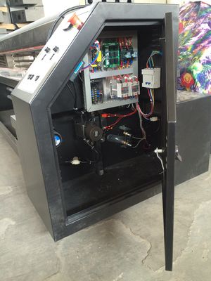 فرن طباعة النسيج الآلي يعمل جنبا إلى جنب مع طابعة بيزو