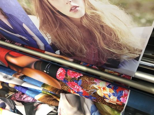 في الهواء الطلق وداخل المباني الرقمية آلة طباعة النسيج التلقائي لعرض العلم