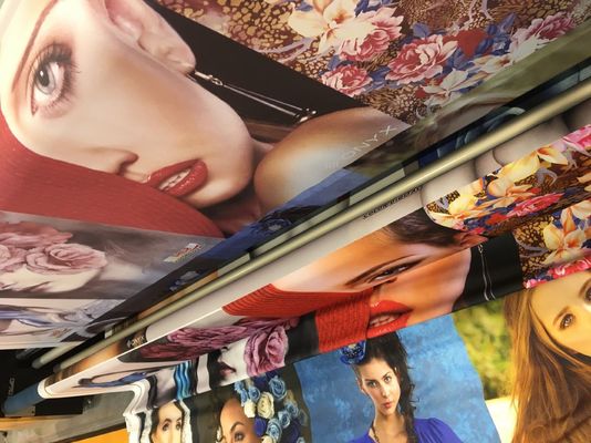 Cmyk النافثة للحبر النسيج آلة الطباعة انخفاض استهلاك لالصمام مربع النسيج